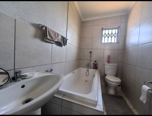 3 BEDROOM HOUSE FOR SALE IN SELCOURT